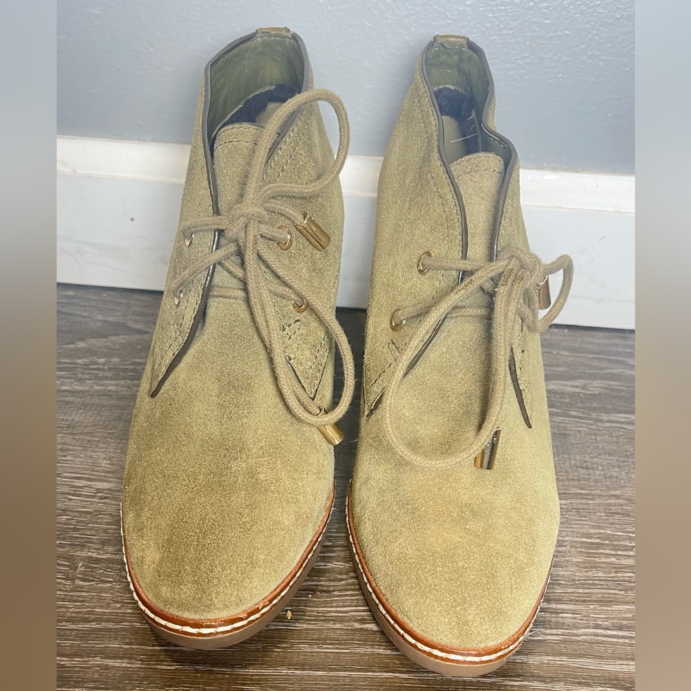 Tory Burch Women's Hilary Olive Green Suede Lace Up Chukka Bootie Size 7.5